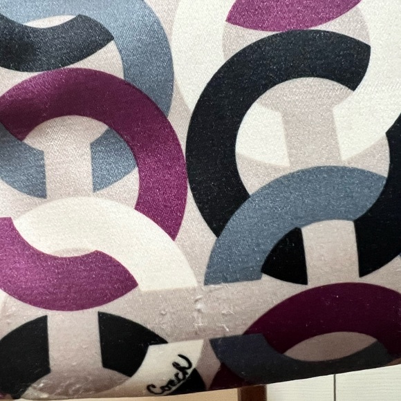 Madison Graphic Op-Art Chainlink Mini Baguette Purse (F0968-43315) - Picture 8 of 12